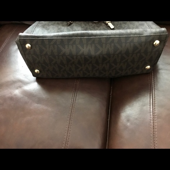 SOLD ❌ NWOT Michael Kors Jet Set Medium Brown Tote - Picture 4 of 5